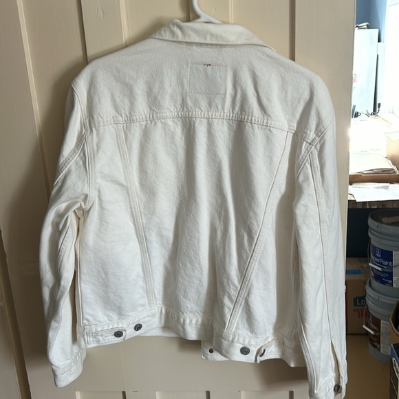 Lightly worn white Levi’s jean jacket - Picture 2 of 2